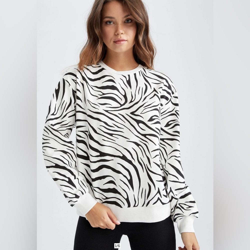 Zara White and Black Zebra-Print Sweatshirt